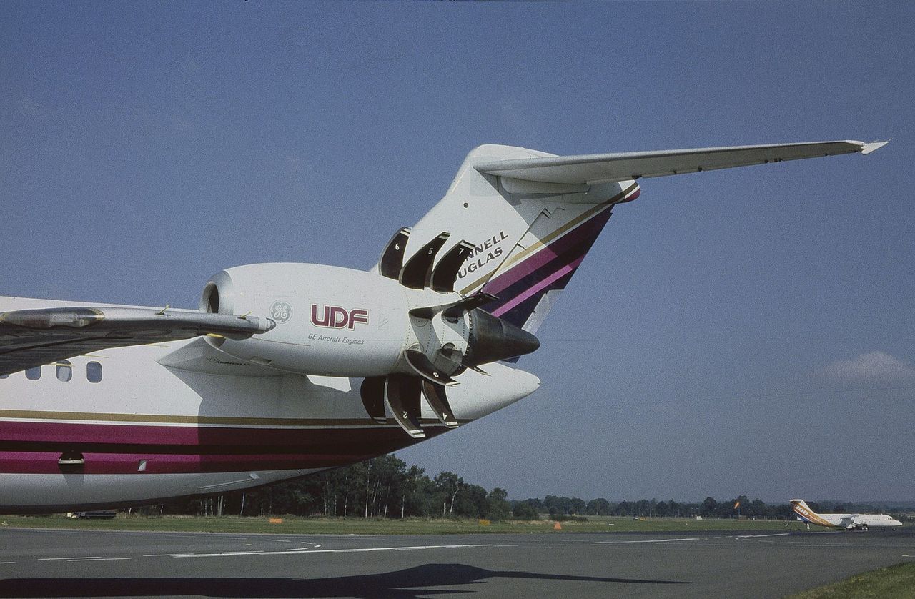 The open rotor GE36 on a McDonnell Douglas MD-80 demonstrator at the 1988 Farnborough Air Show.