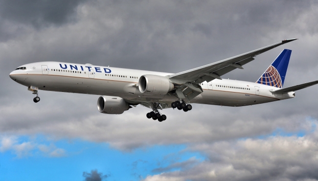 A United Airlines Boeing 777-300 aircraft in flight