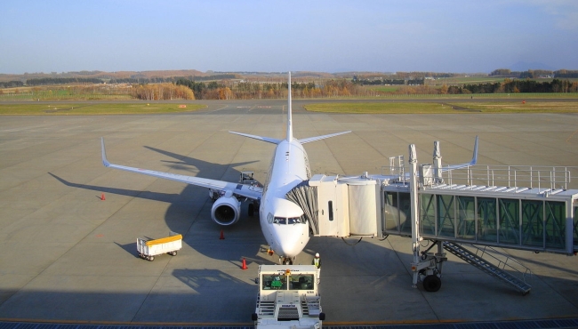 Image of an aeroplane ready for boarding