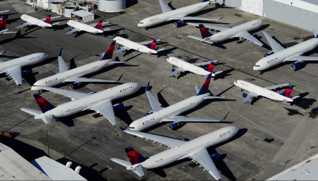 A fleet of Delta aeroplanes